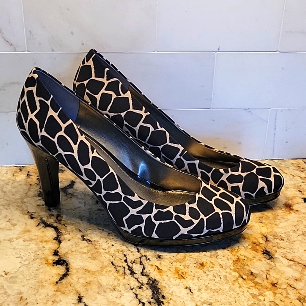 Bandolino animal print platform heels